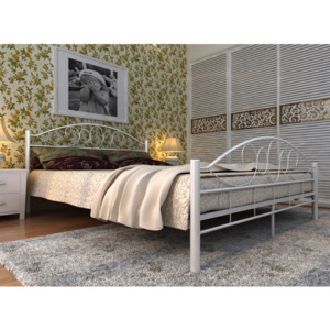 Bílá kovová postel s matrací 140 x 200 cm