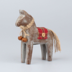 Vánoční dekorace ve tvaru koníka Dakls, výška 16,5 cm