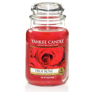 Yankee Candle - True Rose 623g (Svůdná, sytá a sametová. Tak nádherně voní jen kytice neposkvrněných rudých růží...)