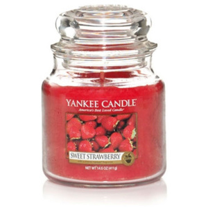 Yankee Candle - Sweet Strawberry 411g (Vůně rudých sladkých jahod, posypaných cukrem. Dokonalý požitek!)