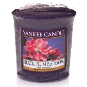 Yankee Candle vonná votivní svíčka Black Plum Blossom