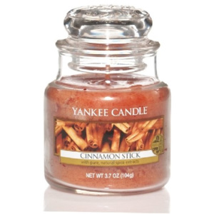 Yankee Candle - Cinnamon Stick 104g (Vonné tajemství dovezených svazečků skořice s hřebíčkem...)