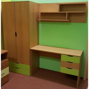 Dětský pokoj Matyáš komplet skříň 2D2S+psací stůl 2+panel M120 buk/zelená VÝPRODEJ z expozice - Arten