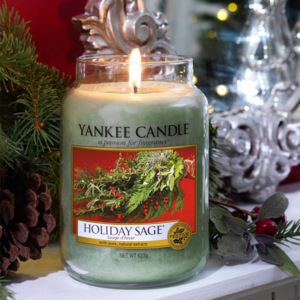 Yankee Candle - Holiday Sage 623g (Svíčka, která zahřeje u srdce vůní aromatické šalvěje, zemitého rozmarýnu, sváteční skořice, vánoční zeleně a tradi