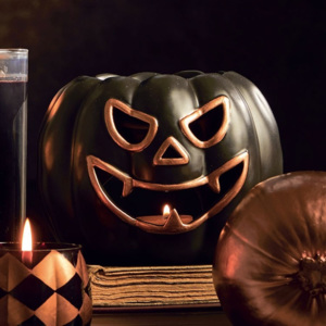 Yankee Candle - aromalampa Halloween Pumpkin černá (Velká Halloweenská aromalampa ve tvaru dýně pro rozpouštění vonných vosků. Plamínek spodní čajové 