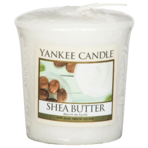 Yankee Candle - votivní svíčka Shea Butter 49g (Bambucké máslo. Krémově hebká vůně s několika lístky něžných ovocných kvítků pro dokonalé hýčkání...)