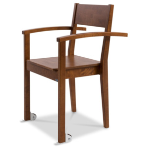 Tmavě hnědá učně vyráběná jídelní židle z masivního březového dřeva s područkami a kolečky Kiteen Joki