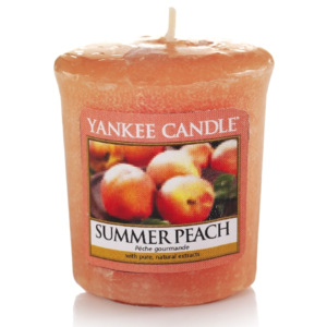 Yankee Candle - votivní svíčka Summer Peach 49g (Čerstvé právě utržené broskve v sadu, které lákají k chutnému a šťavnatému prvnímu zakousnutí. Nap