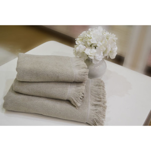 Soft Cotton Dárkové balení ručníků a osušek FRINGE v luxusním dárkovém boxu. Světle béžová
