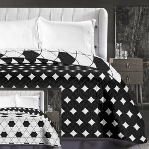 Bílý přehoz na postel s geometrickými vzory