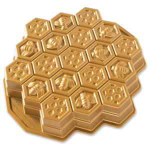 Nordic Ware Forma v tvaru včelí plástve Honeycomb Pull-Apart zlatá 2,4 l