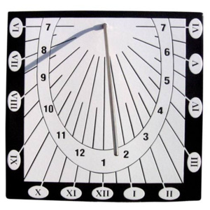 Nástěnné kovové sluneční hodiny 30 x 30 cm, Bílé