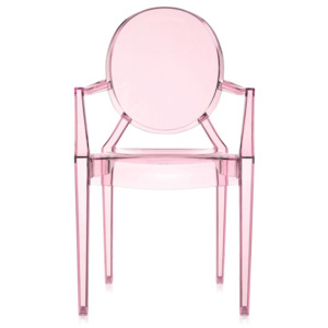 Světle růžová transparentní židle Kartell Lou Lou Ghost