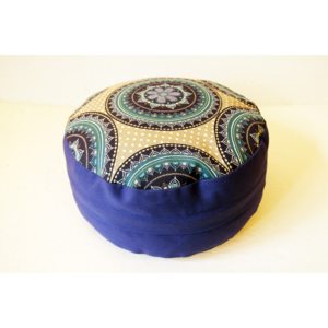 S radostí - vlastní výroba Meditační sedák s modrou mandalou - modrý Velikost: ∅30 x v18 cm