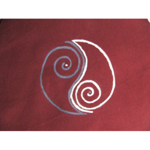 S radostí - vlastní výroba Pohankový polštář Jin Jang - vínový Velikost: 35 x 40 cm