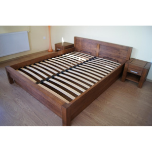 Dřevěná postel s úložným prostorem