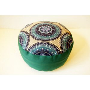 S radostí - vlastní výroba Meditační sedák s modrou mandalou - zelený Velikost: ∅30 x v18 cm