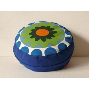 S radostí - vlastní výroba Meditační polštář s květinou - modrý Velikost: ∅30 x v12 cm
