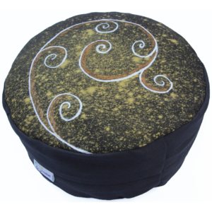 S radostí - vlastní výroba Meditační sedák vesmírné spirály - hnědý Velikost: ∅30 x v18 cm