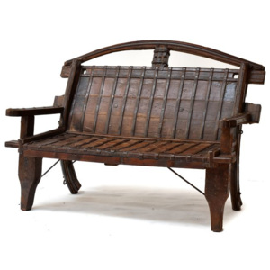 Masivní lavice z antik teakového dřeva s mosazným kováním, 137x60x103cm