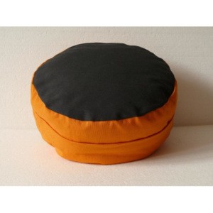 S radostí - vlastní výroba Stylový pohankový sedák černo-oranžový Velikost: ∅30 x v12 cm