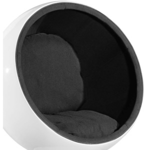 Otočné křeslo ve tvaru bílé polokoule s čalouněním v černé barvě DO025