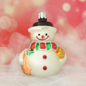 Slezská tvorba Skleněná figurka | sněhulák s dárky Balení obsahuje: 6 kusů