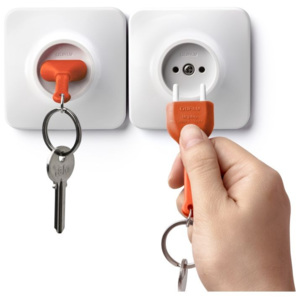 Věšáček na klíče s oranžovou klíčenkou Qualy&CO Unplug