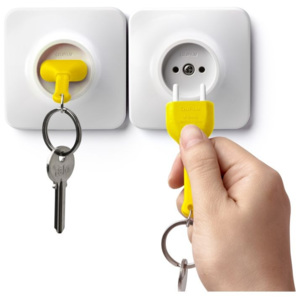 Věšáček na klíče se žlutou klíčenkou Qualy&CO Unplug
