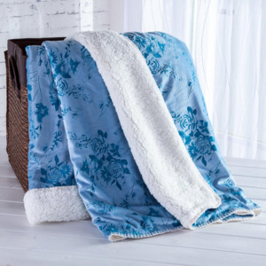 Beránková deka s embosovaným vzorem modrá 140 x 200 cm