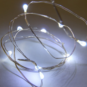 DecoLED LED světelný řetěz na baterie kapičky, ledově bílá, 10 diod, 1,1 m