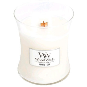 WoodWick - vonná svíčka Bílý teak 85g (White Teak. Svěží větve balzámové jedle v kombinaci se santálovým dřevem, dubem, mechovým stromem a cedrovým dř