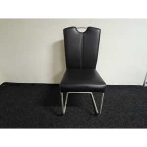 Nová černá prošívaná židle madlo
