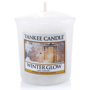 Yankee Candle - votivní svíčka Winter Glow 49g (Nádherná vůně zmrzlých listů na zasněžených stromech v chladném vzduchu. Celá scenérie je zalitá zlatě jantarovými paprsky slunce. Elegantní a noblesní vůně.)