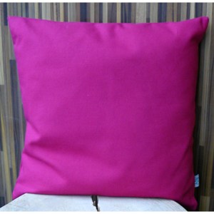 Sytě růžový jednobarevný polštář 40x40