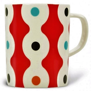 Hrnek na čaj, kávu, kakao... Dots REMEMBER (vzor černé puntíky/ červená)