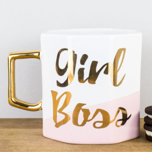 Creative Tops - hrnek Girl Boss 450 ml (Tento báječný hrnek pochází z kolekce Ava & I, který dokonale vyvažuje ženskou krásu v moderním stylu a pomíjivosti. Ideální hrnek na čaj, kávu nebo horkou čokoládu. )