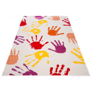 Kusový koberec dětský J0740 - ruce na krémové - 160x220 cm