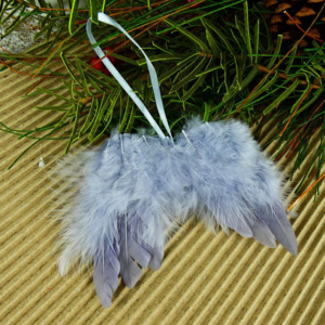 Dekorační andělská křídla z peříček na zavěšení- šedá, 12 cm