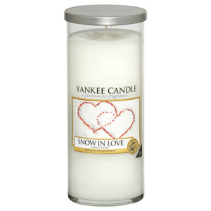 Svíčka ve skleněném válci Yankee Candle Zamilovaný sníh, 538 g
