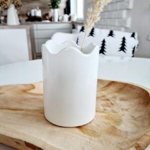 Keramická bílá váza Oblessa