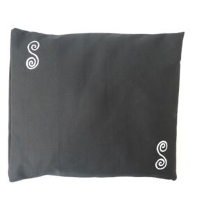 S radostí - vlastní výroba Pohankový polštářek na spaní černý - spirály Velikost: 35 x 40 cm