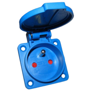 Zásuvka 230V/16A na panel IP44 s víčkem