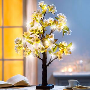 Rozkvetlý svítící stromek se švestkovými květy