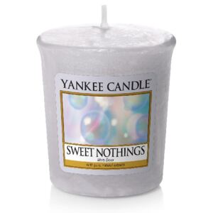 Yankee Candle - votivní svíčka Sweet Nothings 49g (Sladká nic. Vůně teplá, něžná a sladká - jako tiché zašeptání do ucha.)