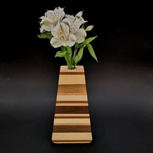 AMADEA Dřevěná váza trojúhelníková s vodorovnými pruhy, masivní dřevo čtyř druhů dřevin, výška 23 cm