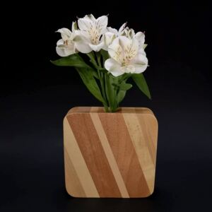 AMADEA Dřevěná váza čtvercová se šikmými pruhy, masivní dřevo čtyř druhů dřevin, výška 15 cm