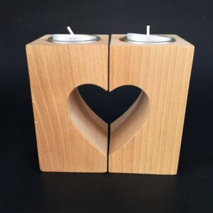 AMADEA Dřevěný svícen s motivem srdce, masivní dřevo, 13x12x6,5 cm
