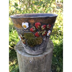 Keramika Javorník květináč - jahody 17 x 15 cm, hnědý