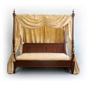 Sloupková zámecká postel